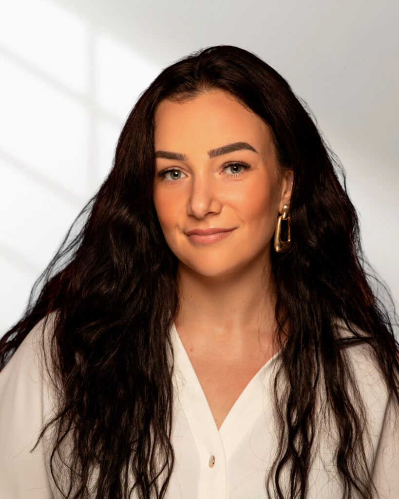 Luna Frieser Justera